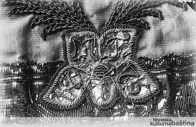 Misnica-s-inicijalima-M-T-Marija-Terezija-i-godinom-1775_imagelarge-kultura_BW_veliki